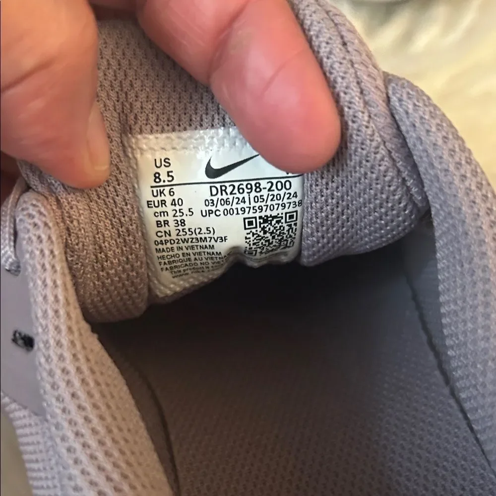 Nike Women's Lavender Running Shoe swift 3 size 8.5